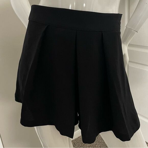 Zara Black Pleated High Waisted Side Zip Shorts Women’s Sz Small - Picture 1 of 9